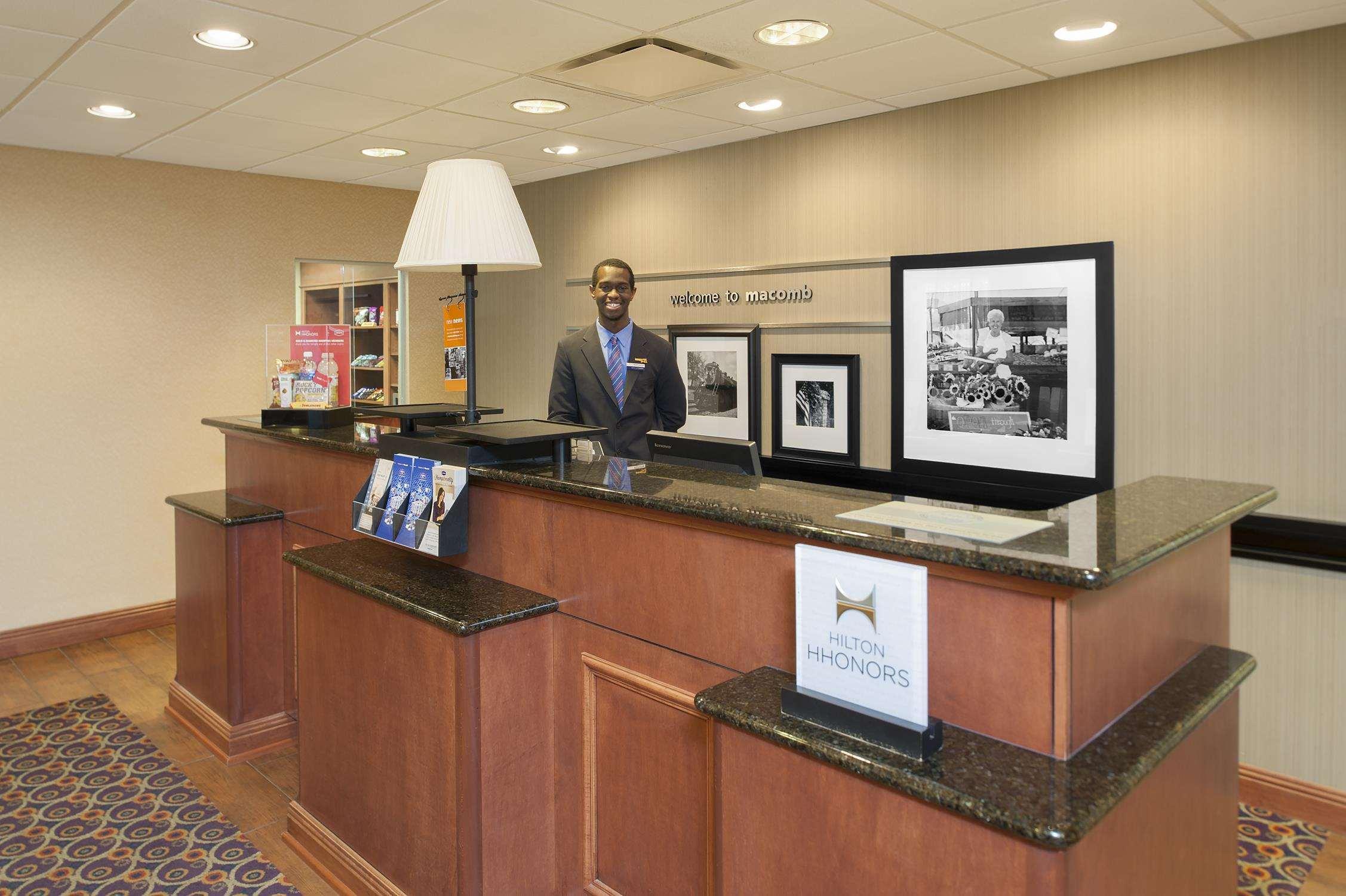 Hampton Inn Macomb Exteriör bild